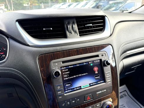 Used 2017 Chevrolet Traverse LT FWD image 21