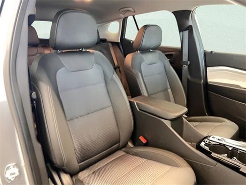 Used 2025 Chevrolet Trax LT w/ LT Convenience Package image 11