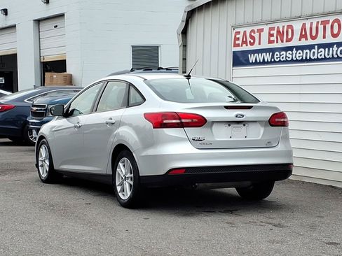 Used 2018 Ford Focus SE FWD image 3