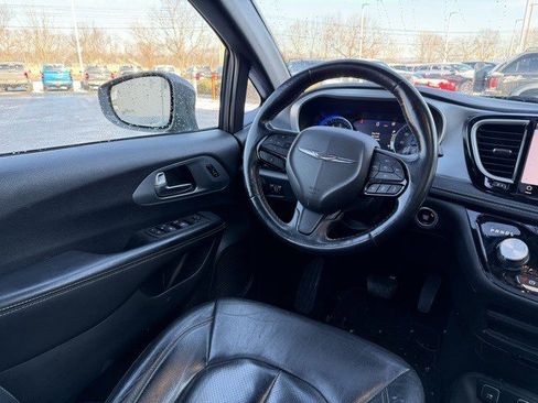 Used 2021 Chrysler Pacifica Touring-L w/ Premium & Safety Sphere Group image 14