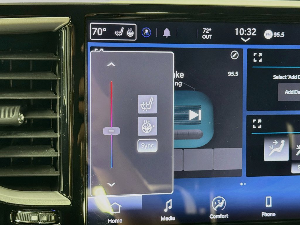 Used 2024 Chrysler Pacifica Touring-L FWD image 19