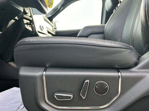 Used 2024 Ford Expedition Platinum image 27