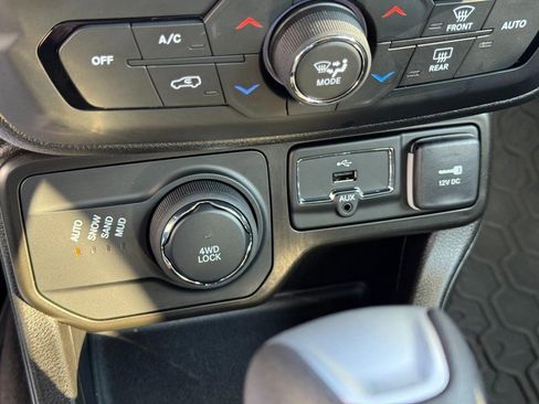 Used 2022 Jeep Renegade Latitude w/ Convenience Group image 25