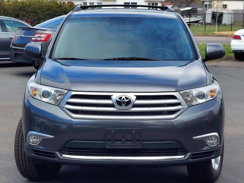Used 2012 Toyota Highlander SE w/ Tow Pkg AWD/4WD image 2