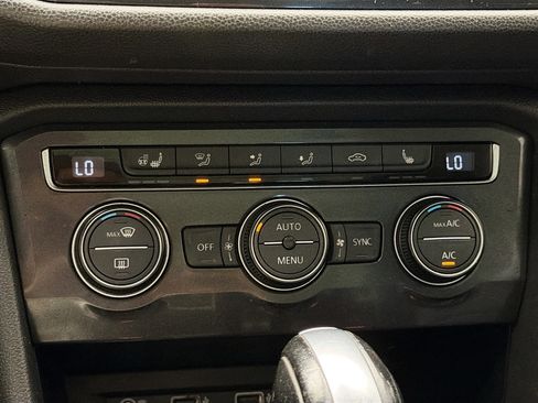 Used 2018 Volkswagen Tiguan SEL Premium FWD image 10