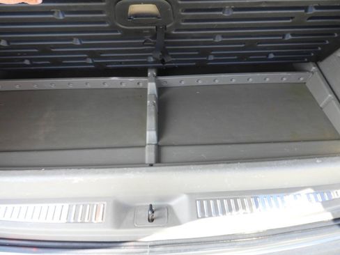 Used 2015 Chevrolet Suburban LT AWD/4WD image 31