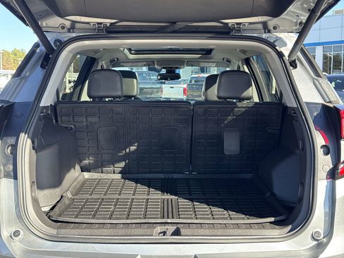 Used 2024 GMC Terrain SLT w/ Elevation Edition image 31