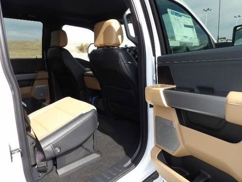 New 2025 Ford F250 Lariat w/ Chrome Package image 35