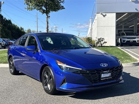 Used 2023 Hyundai Elantra SEL image 1