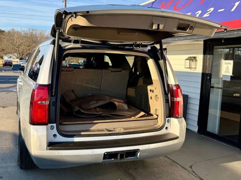 Used 2018 Chevrolet Suburban LT image 22