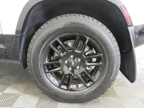 Certified 2023 Land Rover Defender 90 X-Dynamic SE image 28