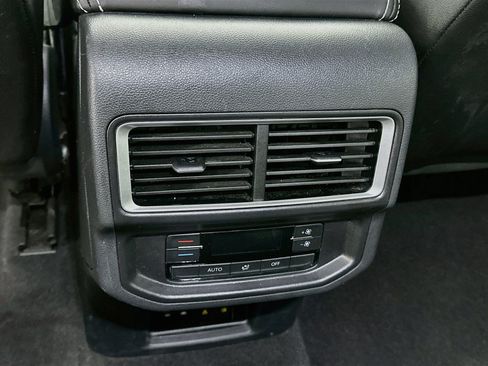 Used 2025 Volkswagen Atlas SE AWD/4WD image 28