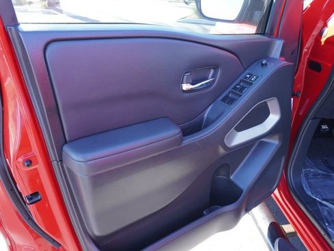 Certified 2022 Nissan Frontier SV image 14