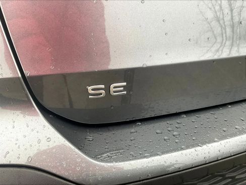 Used 2025 Volkswagen Taos SE w/ Panoramic Sunroof Package image 28