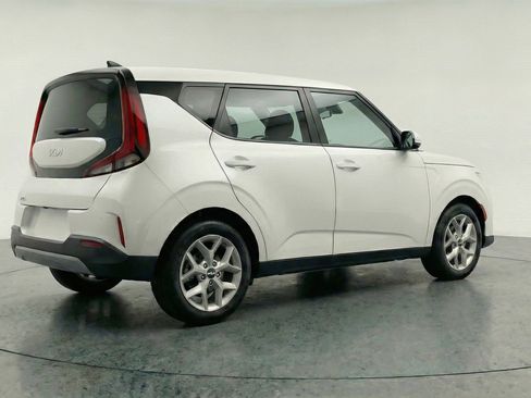 Used 2025 Kia Soul LX w/ LX Technology Package image 9