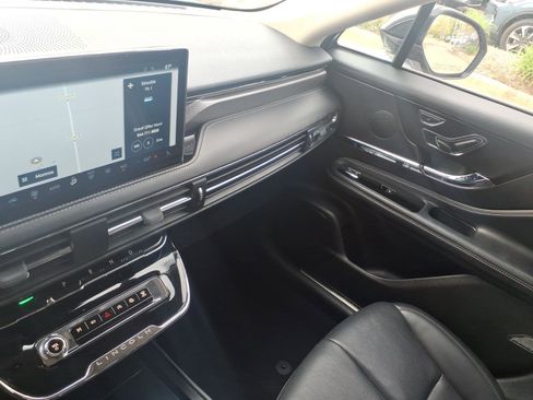 Used 2023 Lincoln Corsair Reserve AWD/4WD image 21