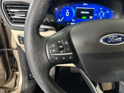 Used 2020 Ford Escape Titanium image 15