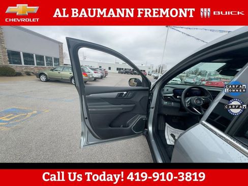 Used 2025 Buick Enclave Preferred AWD/4WD image 6