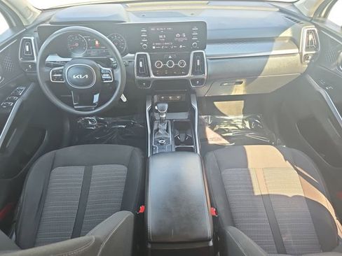 Used 2023 Kia Sorento LX AWD/4WD image 9