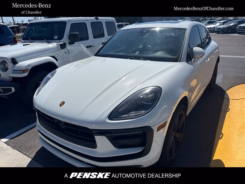 Used 2024 Porsche Macan AWD/4WD image 1