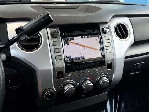 Used 2018 Toyota Tundra SR5 AWD/4WD image 39