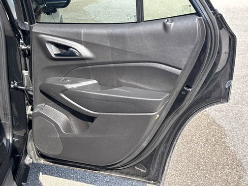 Used 2025 Chevrolet Trax LT w/ LT Convenience Package image 16