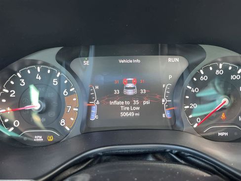 Used 2024 Jeep Compass Latitude image 28