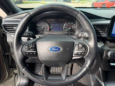 Used 2020 Ford Explorer XLT w/ Equipment Group 202A RWD image 14