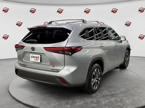 Used 2021 Toyota Highlander XLE AWD/4WD image 5