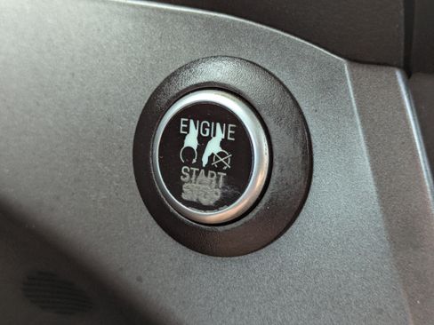 Used 2019 Ford Escape SE FWD image 29