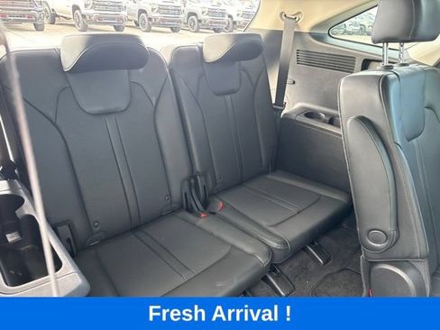 Used 2023 Kia Sorento EX w/ Panoramic Sunroof Package FWD image 4