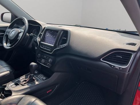 Used 2019 Jeep Cherokee Trailhawk w/ Comfort & Convenience Group AWD/4WD image 29