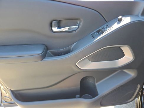 New 2025 Nissan Frontier SV w/ SV Convenience Package image 9