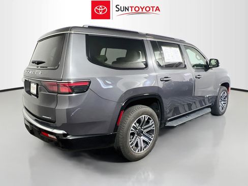 Used 2024 Jeep Wagoneer Series II w/ Flexible Seating Group RWD image 4
