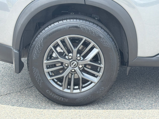 Used 2023 Nissan Rogue S FWD image 17