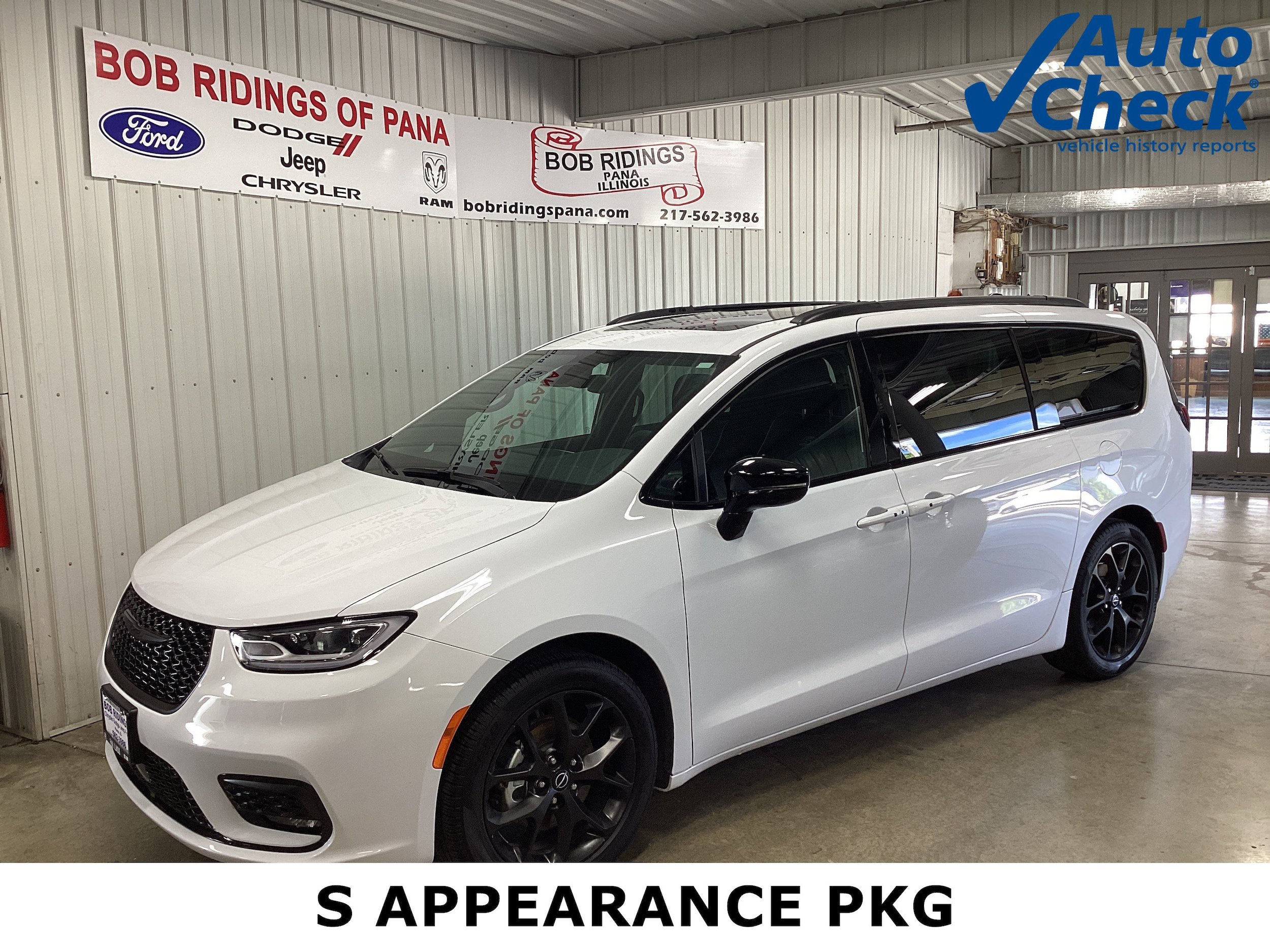 Used 2025 Chrysler Pacifica Limited FWD image 1
