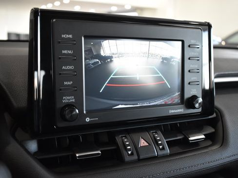 Used 2022 Toyota RAV4 XLE Premium image 18