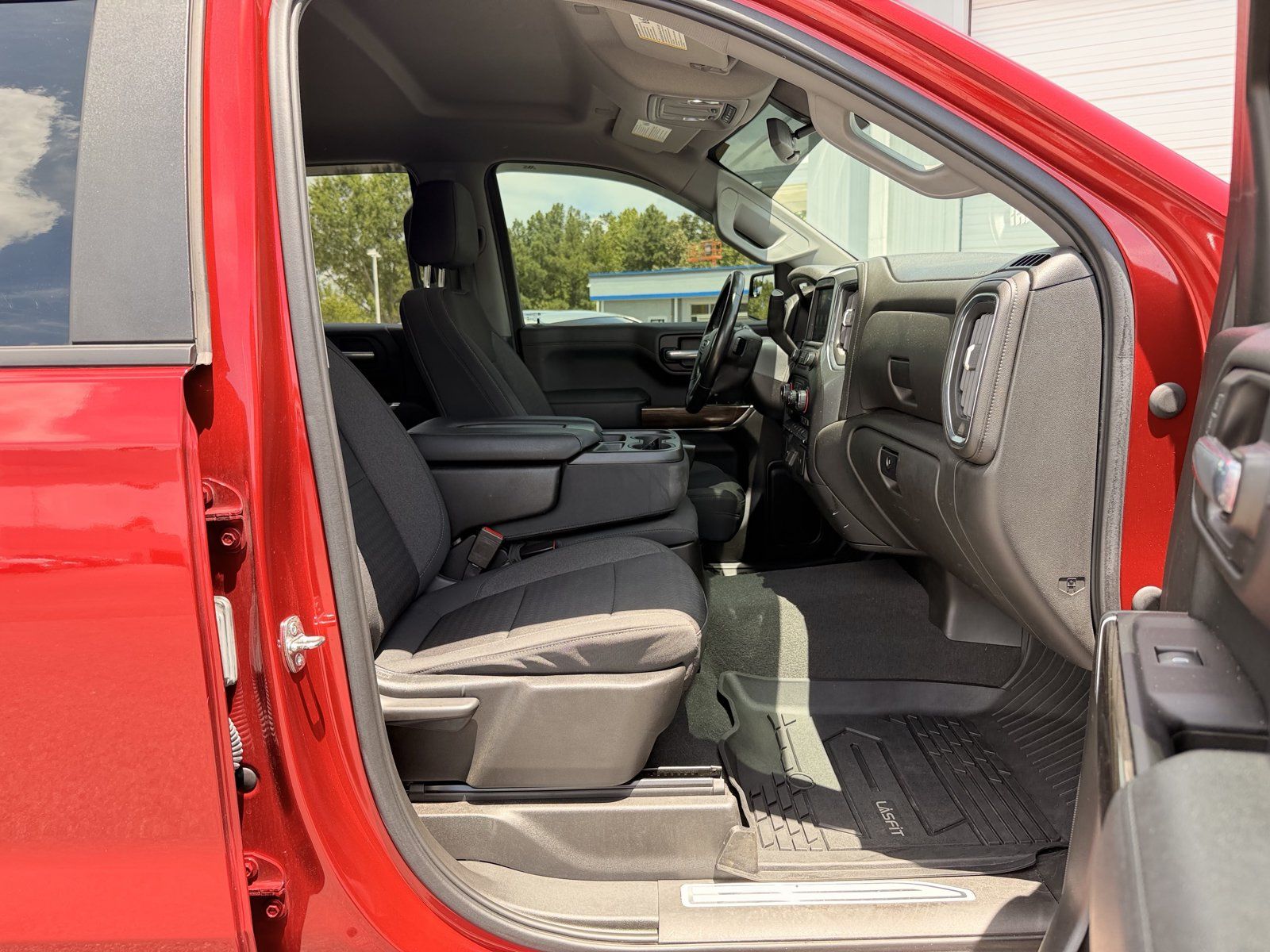 Used 2021 Chevrolet Silverado 1500 RST w/ Bed Protection Package AWD/4WD image 32