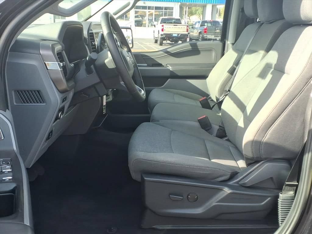 Used 2025 Ford F150 XLT w/ Equipment Group 301A Standard RWD image 19