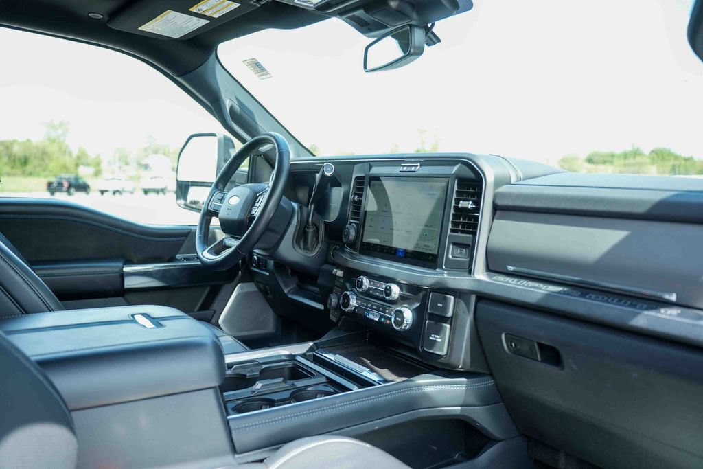 Used 2025 Ford F250 Platinum AWD/4WD image 13