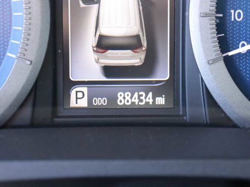 Used 2020 Toyota Sienna XLE Premium w/ Carpet Mat Package FWD image 11