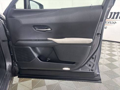 Used 2021 Lexus UX 200 image 24