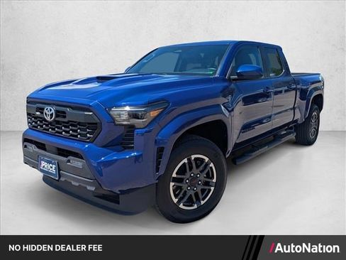 Used 2025 Toyota Tacoma TRD Sport AWD/4WD image 1