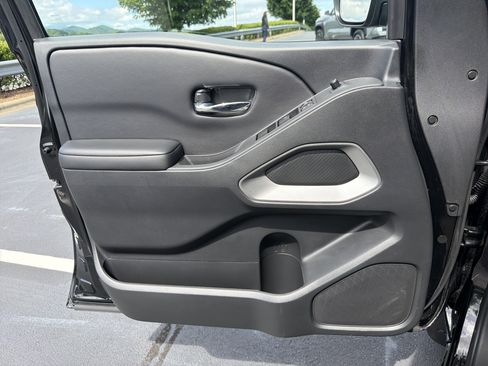 Used 2025 Nissan Frontier SV w/ SV Convenience Package AWD/4WD image 9
