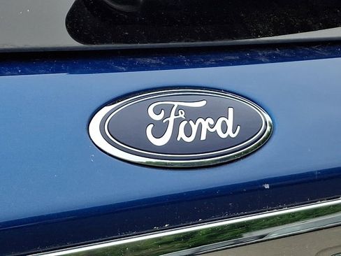 Used 2022 Ford Explorer XLT w/ Equipment Group 202A AWD/4WD image 30