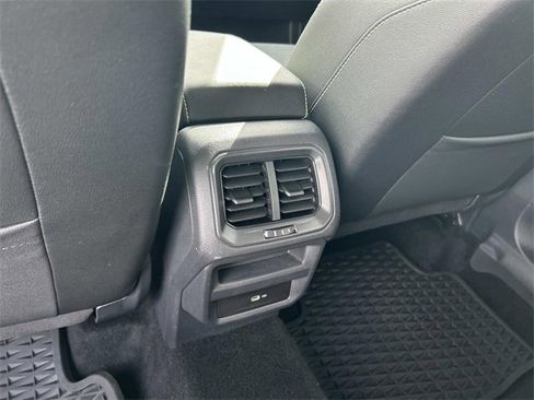 Used 2023 Volkswagen Taos SE image 17