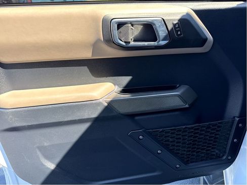 Used 2023 Ford Bronco Wildtrak image 11