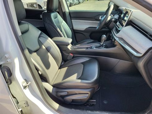 Used 2022 Jeep Compass Latitude image 24