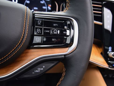 Used 2025 Jeep Grand Wagoneer Series III image 42