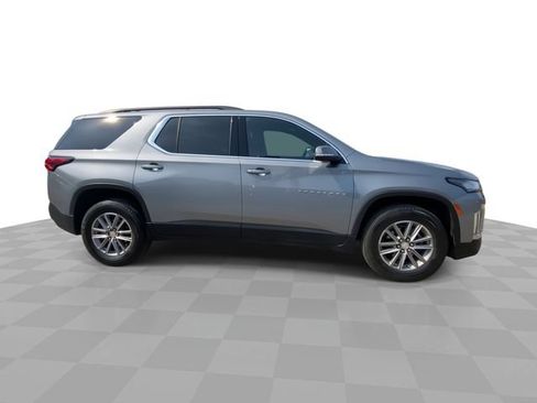 Used 2023 Chevrolet Traverse LT FWD image 3